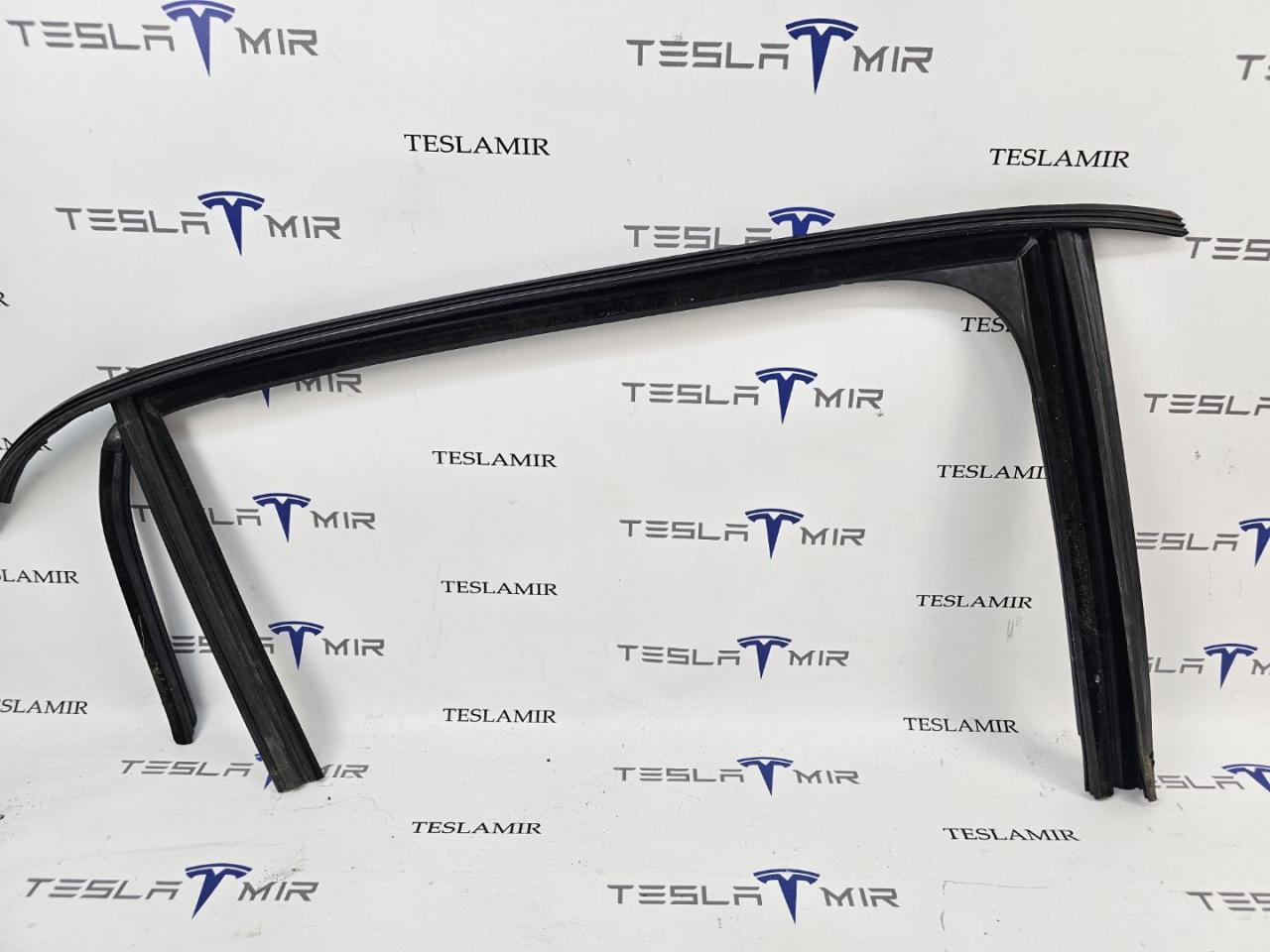 Уплотнитель стекла Tesla Model X 1 поколение 2018, 1032278-00 - фото №1