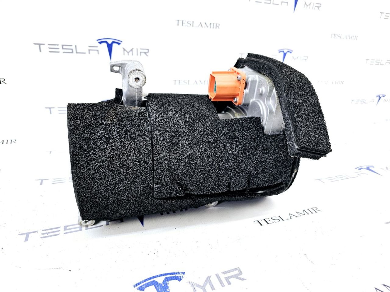 компрессор кондиционера Tesla Model Y 1 поколение 2022, 1501256-00, 1501256-01 - фото №1