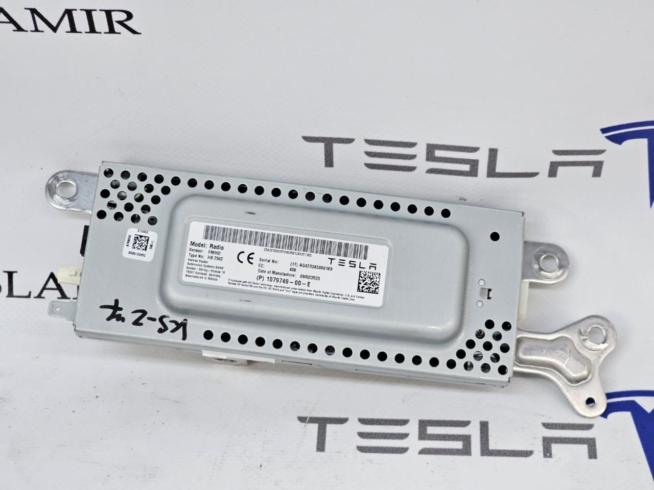 блок радио Tesla Model 3 1 поколение 2023, 1079749-00 - фото №1