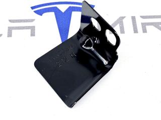 крепление ( кронштейн ) крыла Tesla Model Y 1 поколение 2021, 1487430-00, 1487430-S0