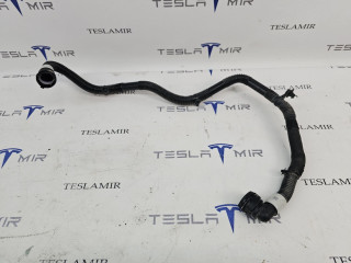 Шланг системы охлаждения заднего мотора Tesla Model Y 1 поколение 2022, 1077585-00