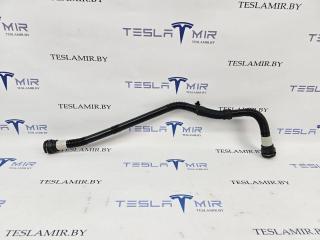 Патрубок системы охлаждения пластиковый Tesla Model 3 1 поколение 2020, 1077603-00