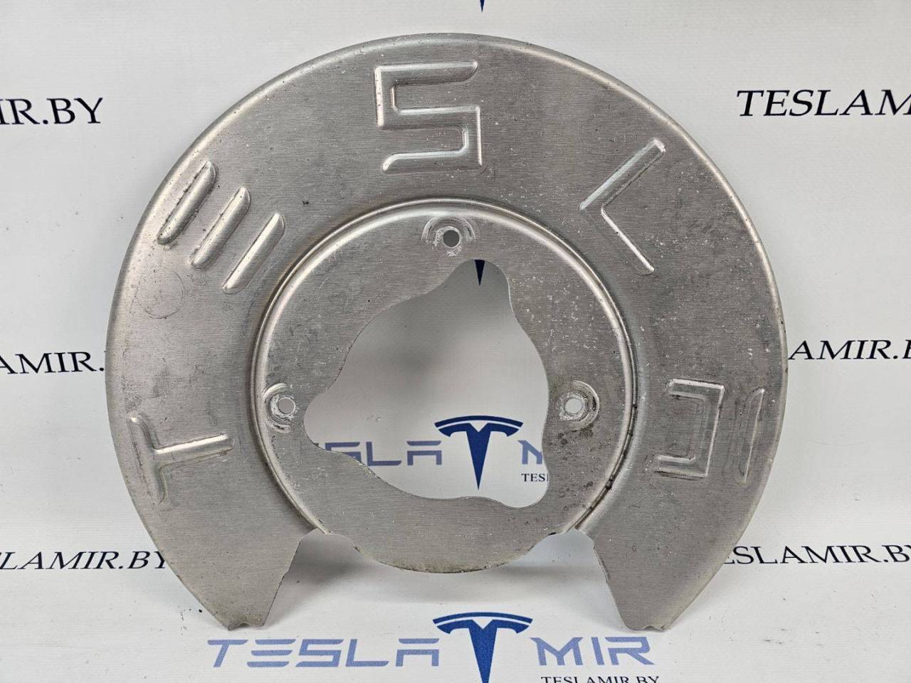 защитный кожух тормозного механизма Tesla Model 3 1 поколение 2023, 1044665-00 - фото №1