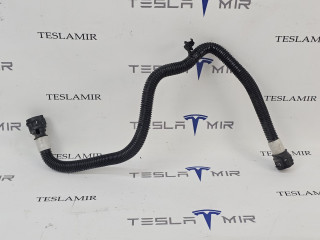 Патрубок системы охлаждения пластиковый Tesla Model S 1 поколение [2-й рестайлинг] 2022, 1585022-00