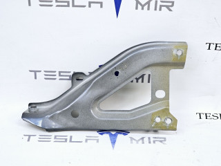 крепление ( кронштейн ) крыла Tesla Model Y 1 поколение 2021, 1487578-00, 1487696-S0