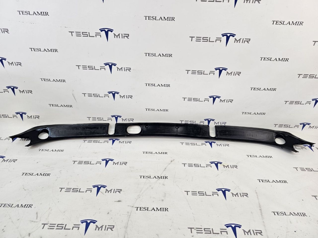 накладка двери (крышки) багажника Tesla Model X 1 поколение 2018, 1047885-00, 1062356-00 - фото №1
