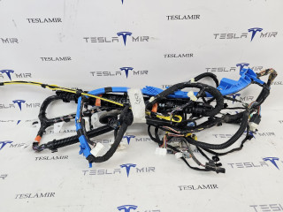 проводка салона Tesla Model Y 1 поколение 2022, 1521334-00, 1521342-00, 1521338-00, 1616675-00
