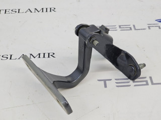 петля крышки багажника Tesla Model Y 1 поколение 2022, 1624940-00