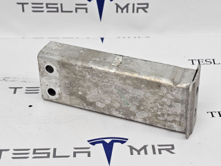 Кронштейн нижнего усилителя переднего бампера Tesla Model 3 1 поколение 2022, 1109193-00