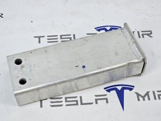 Кронштейн нижнего усилителя переднего бампера Tesla Model 3 1 поколение 2023, 1109193-00