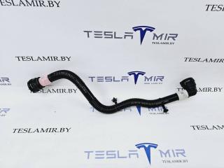 Патрубок системы охлаждения пластиковый передний Tesla Model 3 1 поколение 2023, 1501325-00