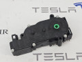 активатор замка багажника Tesla Model S 1 поколение [2-й рестайлинг] 2022, 1003549-00, 100818600 - фото №2