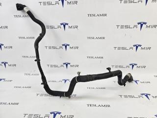 Шланг системы охлаждения заднего мотора Tesla Model 3 1 поколение 2023, 1077595-00