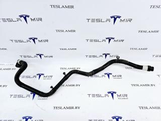 Патрубок системы охлаждения пластиковый Tesla Model 3 1 поколение 2019, 1077586-00