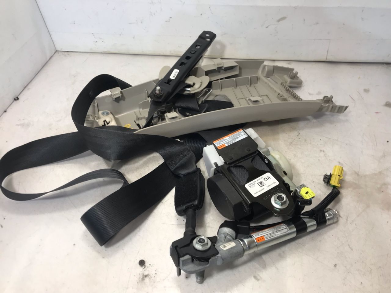 ремень безопасности Acura TLX 3-е поколение 2021, 2.0 л., бензин, АКПП, серый, передний привод, 81850TGVA030M1 - фото №1