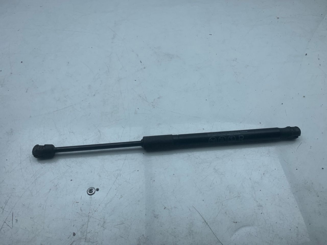 амортизатор капота Acura RDX 3 поколение 2020, 2.0 л., бензин, АКПП, белый, внедорожник 5 дв., полный привод - фото №1