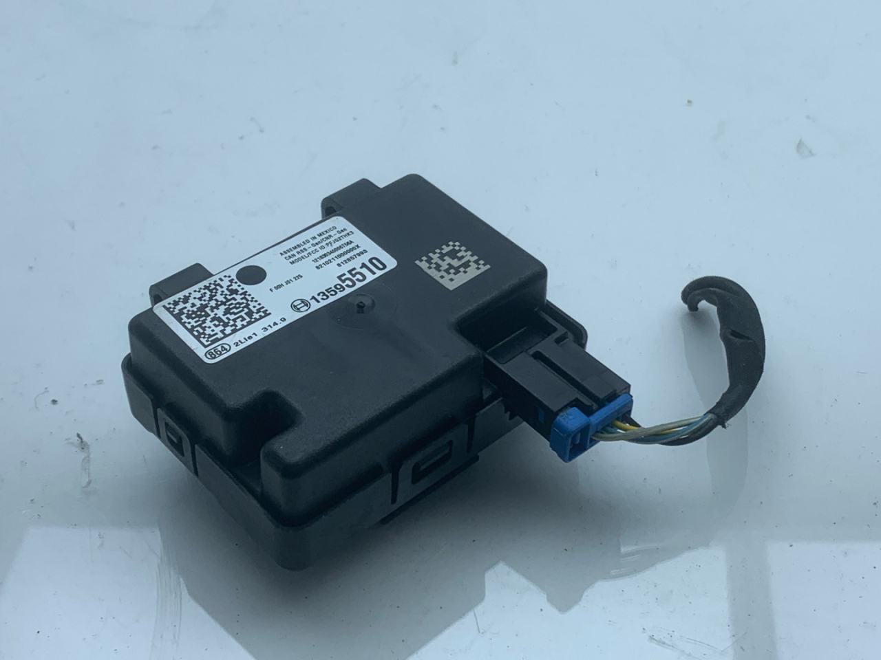 Блок управления бесключевым доступом Chevrolet Equinox 3 поколение 2018, 1.5 л., бензин, АКПП, черный, внедорожник 5 дв., полный привод, 13595510 - фото №1