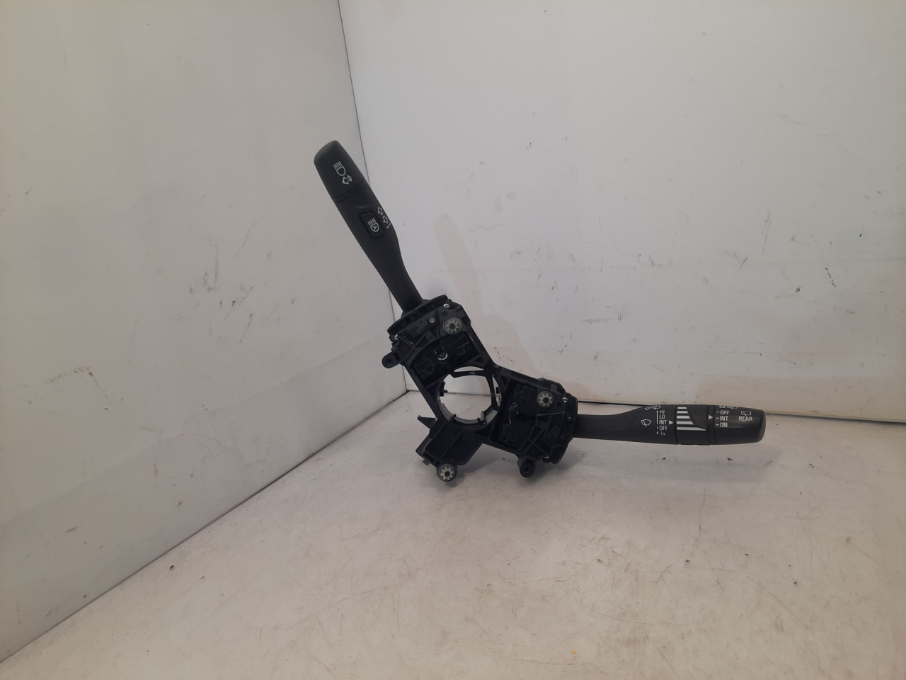 переключатель подрулевой (стрекоза) Chevrolet Equinox 3 поколение 2018, 1.5 л., бензин, АКПП, черный, внедорожник 5 дв., полный привод, 23279472 - фото №1