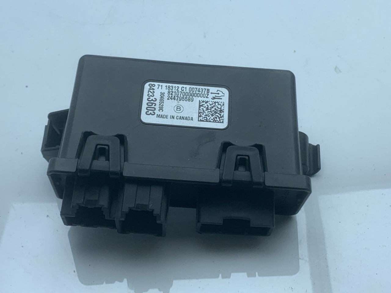 блок управления крышкой багажника Chevrolet Equinox 3 поколение 2018, 1.5 л., бензин, АКПП, черный, внедорожник 5 дв., полный привод, 84233603 - фото №1