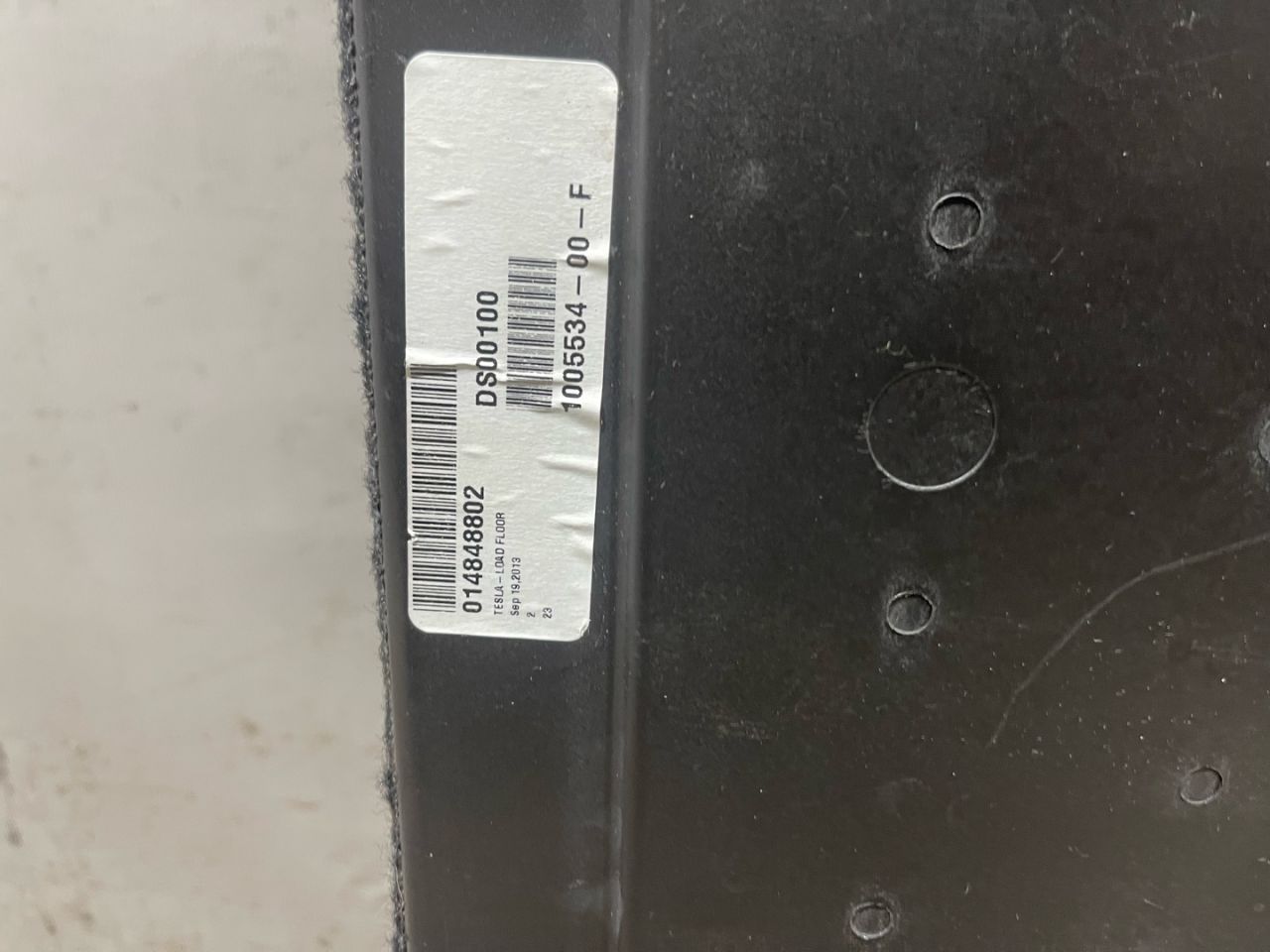 пол багажника Tesla Model S 1 поколение (2012 - 2016), 0.1 л., электро, АКПП, серый, седан, задний привод, 100553400F - фото №1