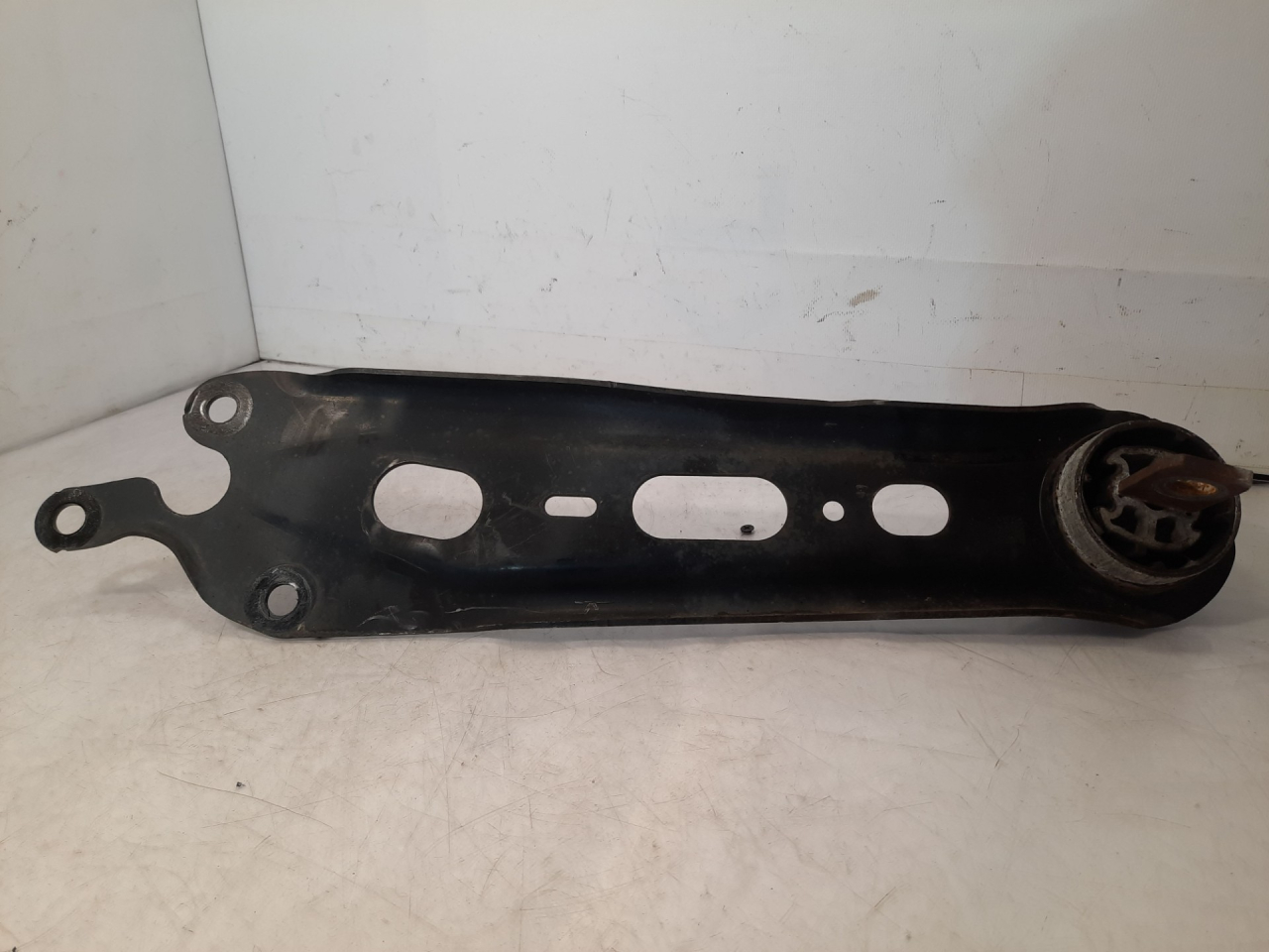 рычаг задний правый Chevrolet Equinox 3 поколение 2018, 1.5 л., бензин, АКПП, черный, внедорожник 5 дв., полный привод, 84175531 - фото №1