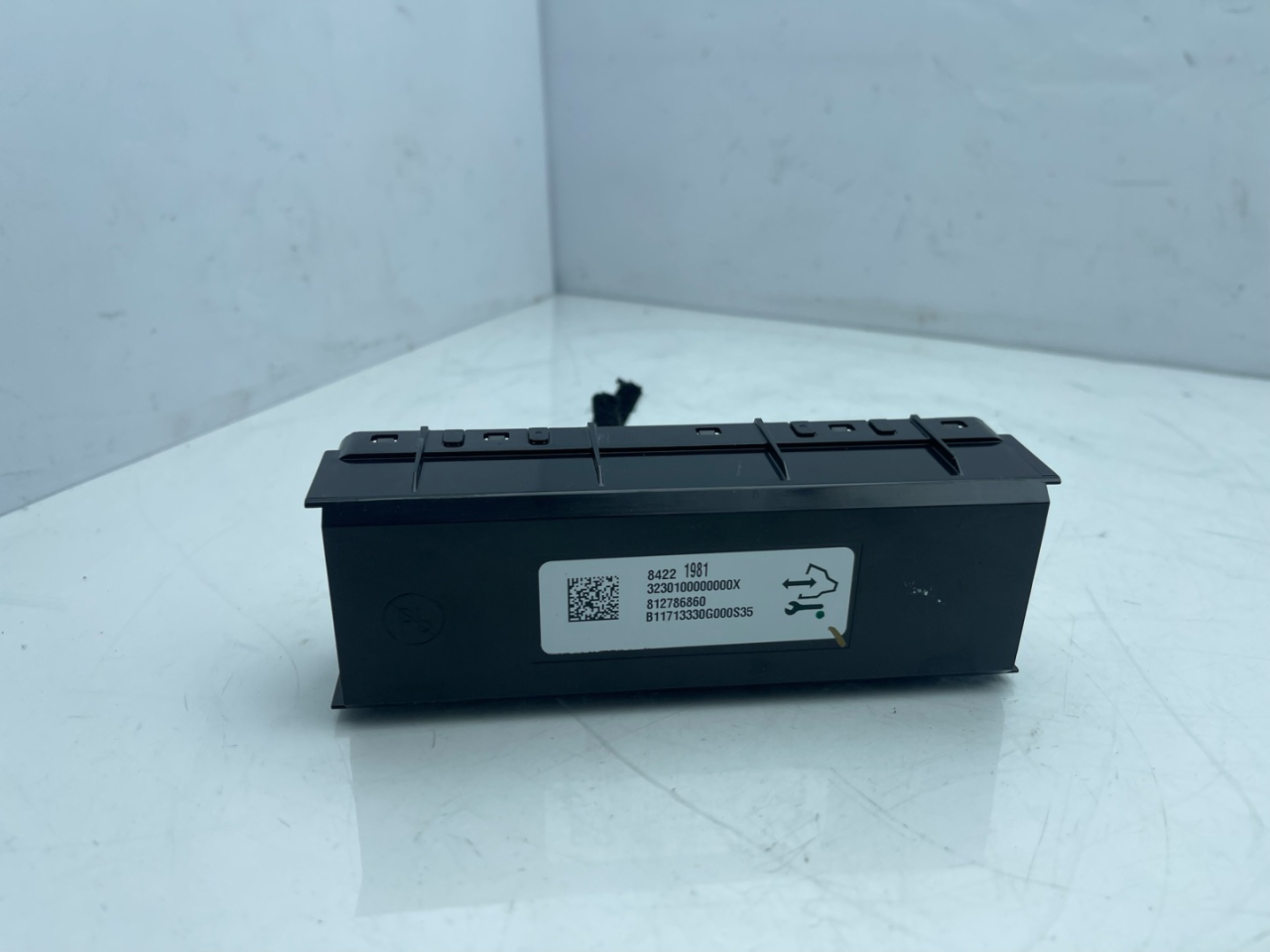 блок управления печки / климат-контроля Chevrolet Equinox 3 поколение 2018, 1.5 л., бензин, АКПП, черный, внедорожник 5 дв., полный привод, 84221981 - фото №1