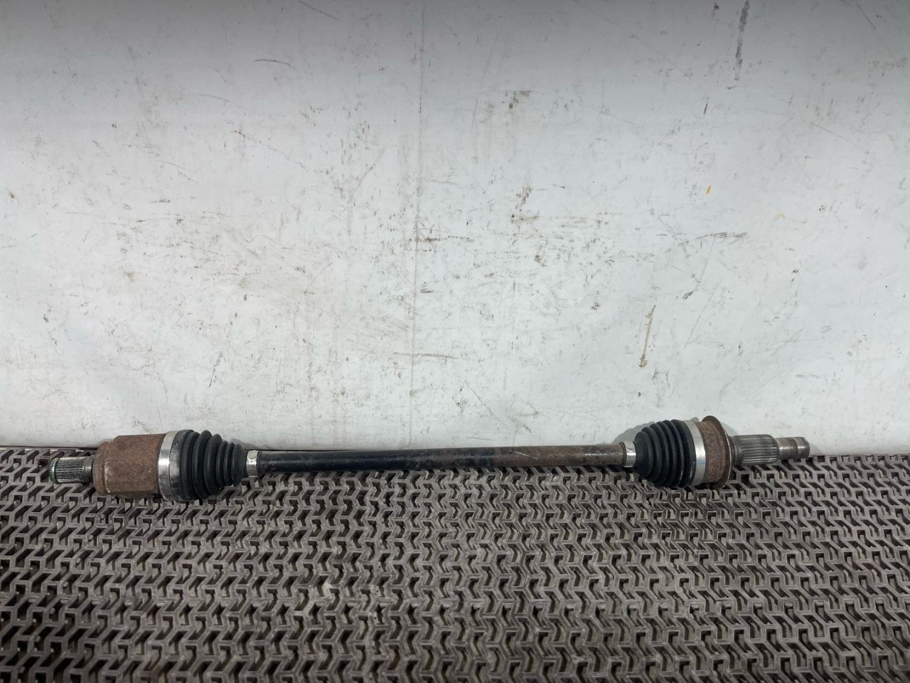 полуось задняя (приводной вал, ШРУС) GMC Terrain 2 поколение 2018, 2.0 л., бензин, АКПП, внедорожник 5 дв., 84241269 - фото №1