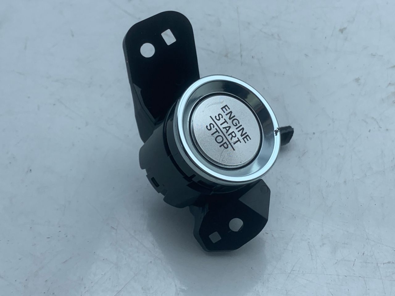 кнопка запуска двигателя Acura RDX 3 поколение 2020, 2.0 л., бензин, АКПП, черный, внедорожник 5 дв., полный привод - фото №1