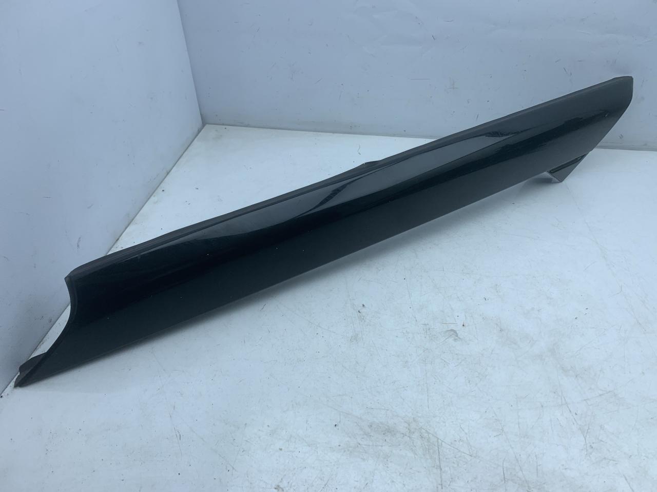 молдинг лобового стекла Chevrolet TrailBlazer 3 поколение 2021, 1.3 л., бензин, АКПП, черный, хетчбэк 5 дв., передний привод, 42751824 - фото №1