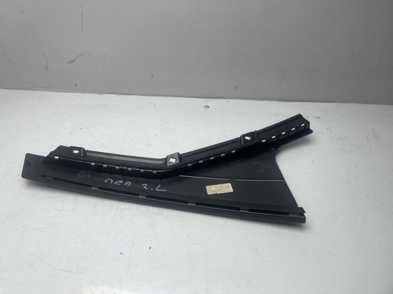 молдинг двери задней левой Volvo XC60 2 поколение 2023, 2.0 л., бензин, АКПП, белый, внедорожник 5 дв., передний привод, 32216047 - фото №1