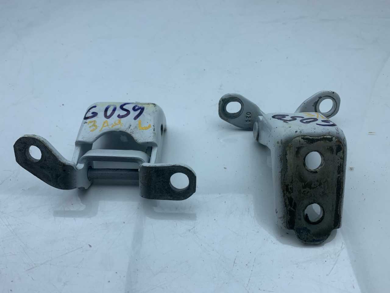 петля двери Acura RDX 3 поколение 2020, 2.0 л., бензин, АКПП, белый, внедорожник 5 дв., полный привод - фото №1