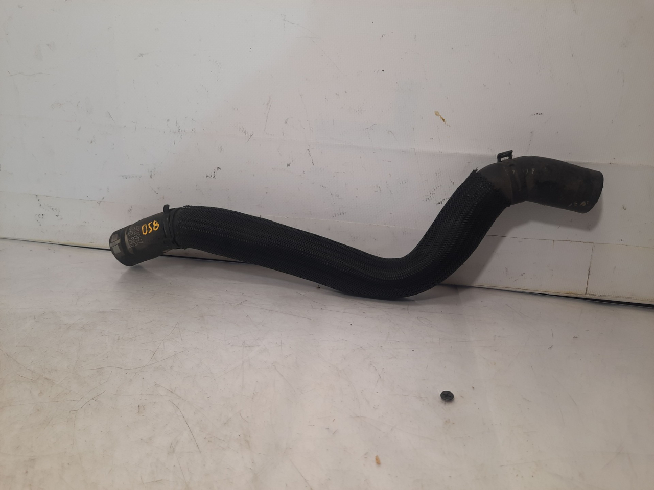 патрубок (трубопровод, шланг) Chevrolet Equinox 3 поколение 2019, 1.5 л., бензин, АКПП, белый, внедорожник 5 дв., передний привод, 23463169 - фото №1