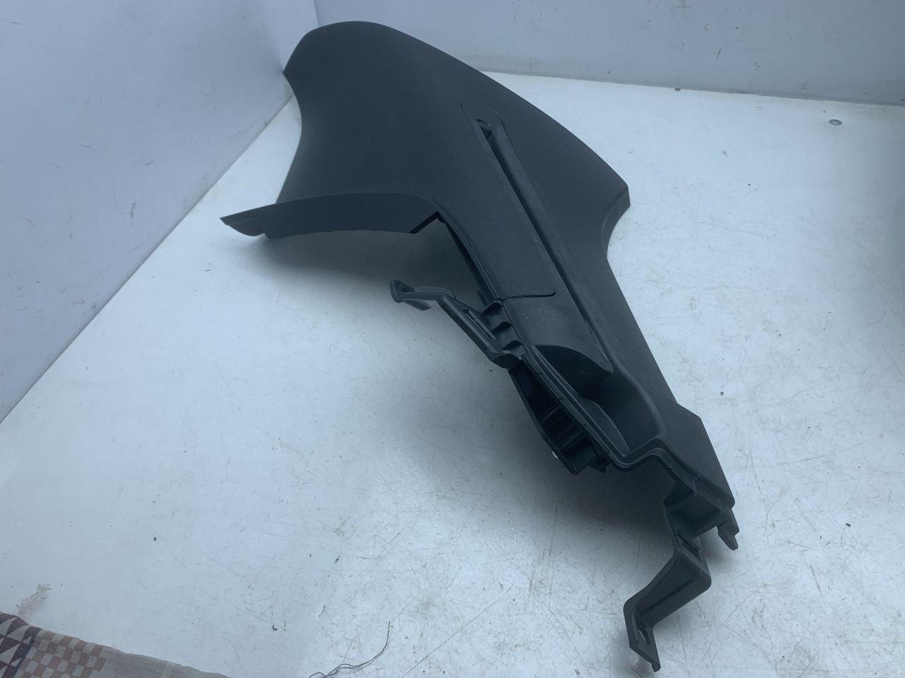 обшивка стойки Volvo XC60 2 поколение 2023, 2.0 л., бензин, АКПП, белый, внедорожник 5 дв., передний привод, 31425704RH - фото №1