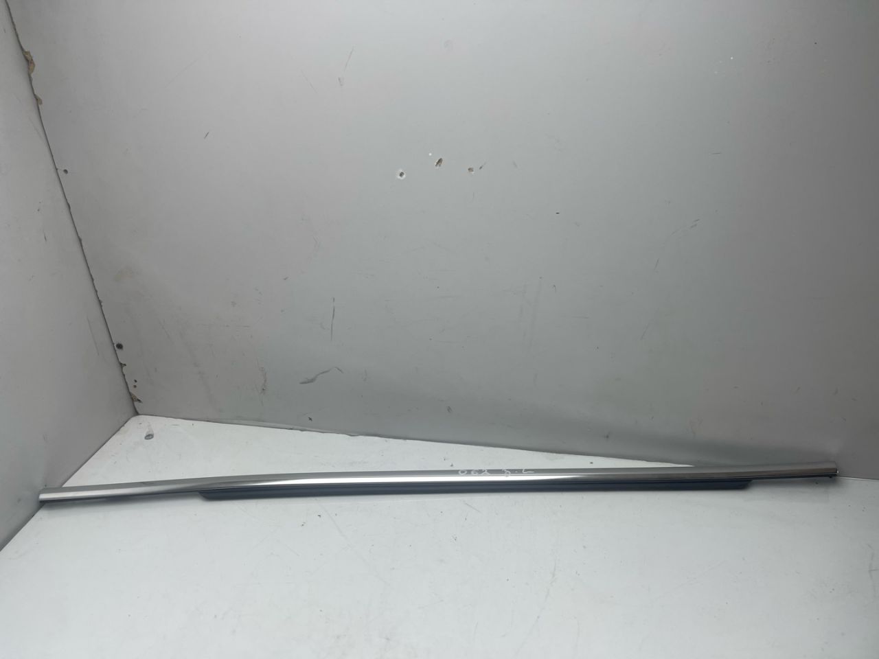 молдинг двери задней левой Volvo XC60 2 поколение 2023, 2.0 л., бензин, АКПП, белый, внедорожник 5 дв., передний привод - фото №1