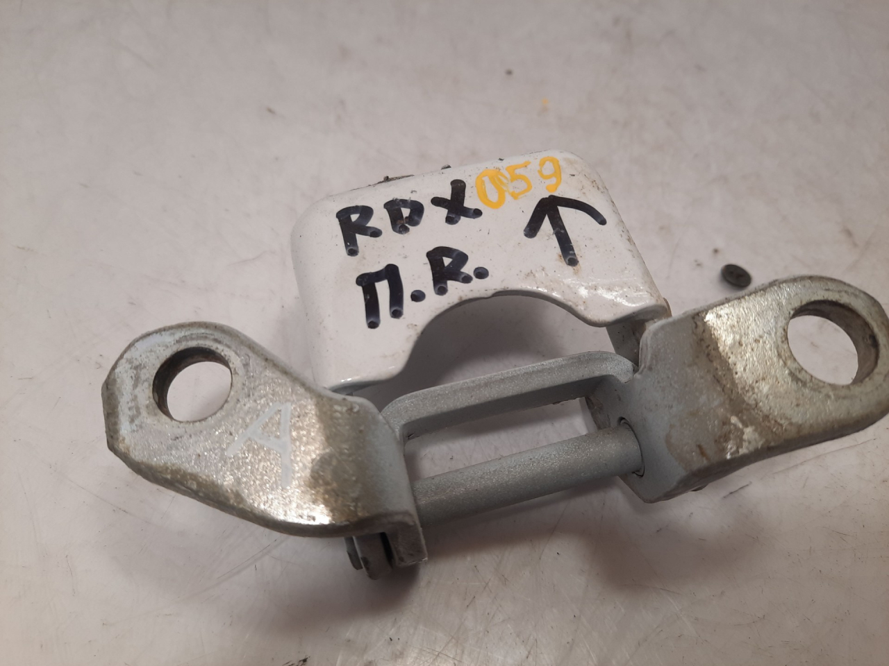 петля двери Acura RDX 3 поколение 2020, 2.0 л., бензин, АКПП, белый, внедорожник 5 дв., полный привод - фото №1