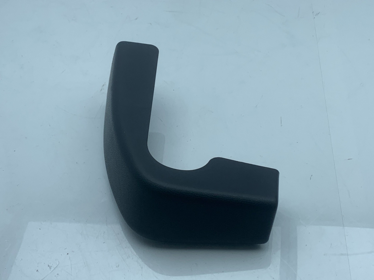 накладка на сиденье задняя Acura RDX 3 поколение 2020, 2.0 л., бензин, АКПП, белый, внедорожник 5 дв., полный привод, 82692TJB-A2 - фото №1