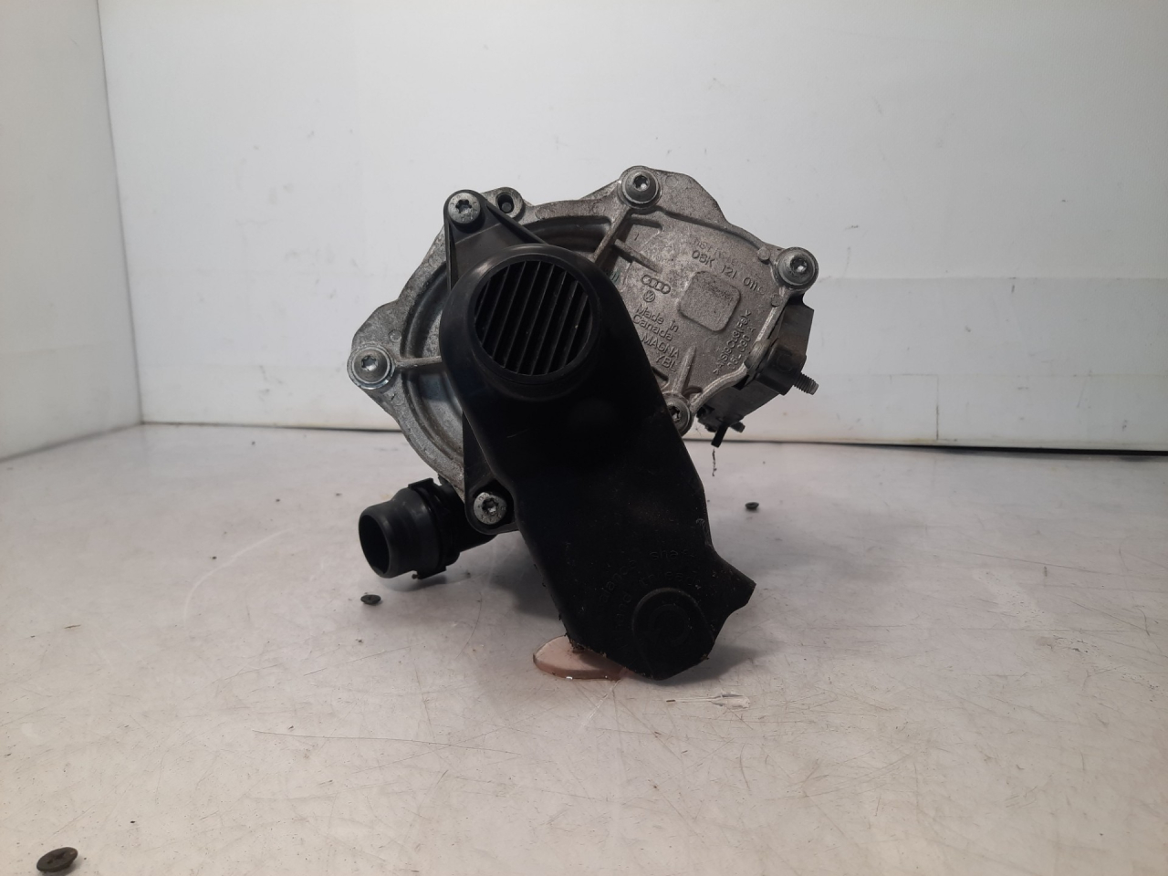 помпа Volkswagen Atlas 2018, 2.0 л., бензин, АКПП, черный, внедорожник 5 дв., передний привод, 06K121011C - фото №1