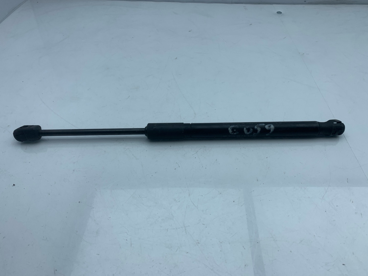 амортизатор капота Acura RDX 3 поколение 2020, 2.0 л., бензин, АКПП, белый, внедорожник 5 дв., полный привод - фото №1