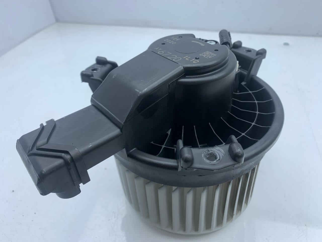 моторчик печки Subaru Outback 6 поколение 2020, 2.4 л., бензин, АКПП, серый, внедорожник 5 дв., полный привод, AY6720 - фото №1