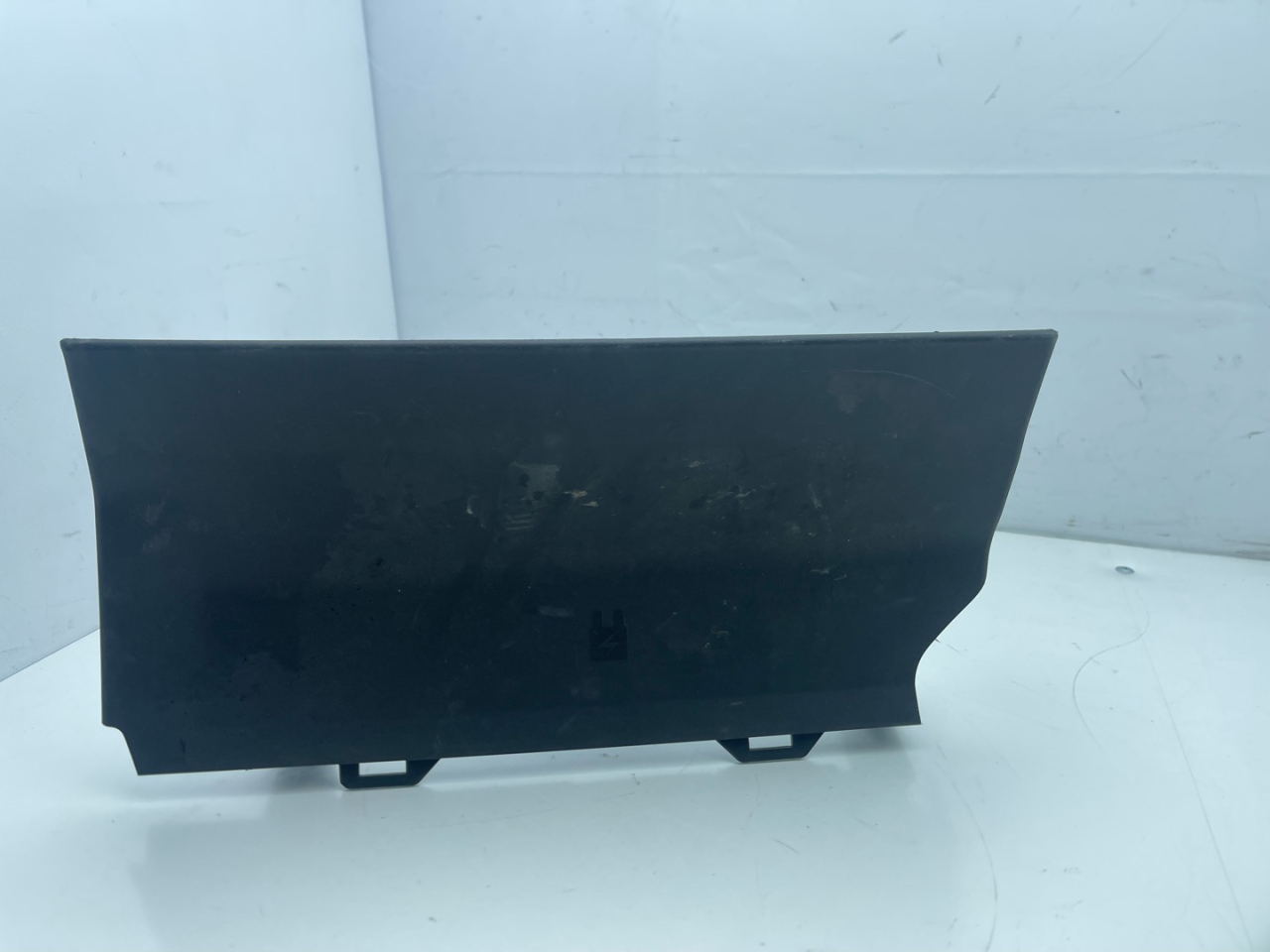 крышка блока предохранителей Ford Bronco Sport 1 поколение 2021, 1.5 л., бензин, АКПП, серебряный, внедорожник 5 дв., полный подключаемый привод, M1PBS020A78AA - фото №1