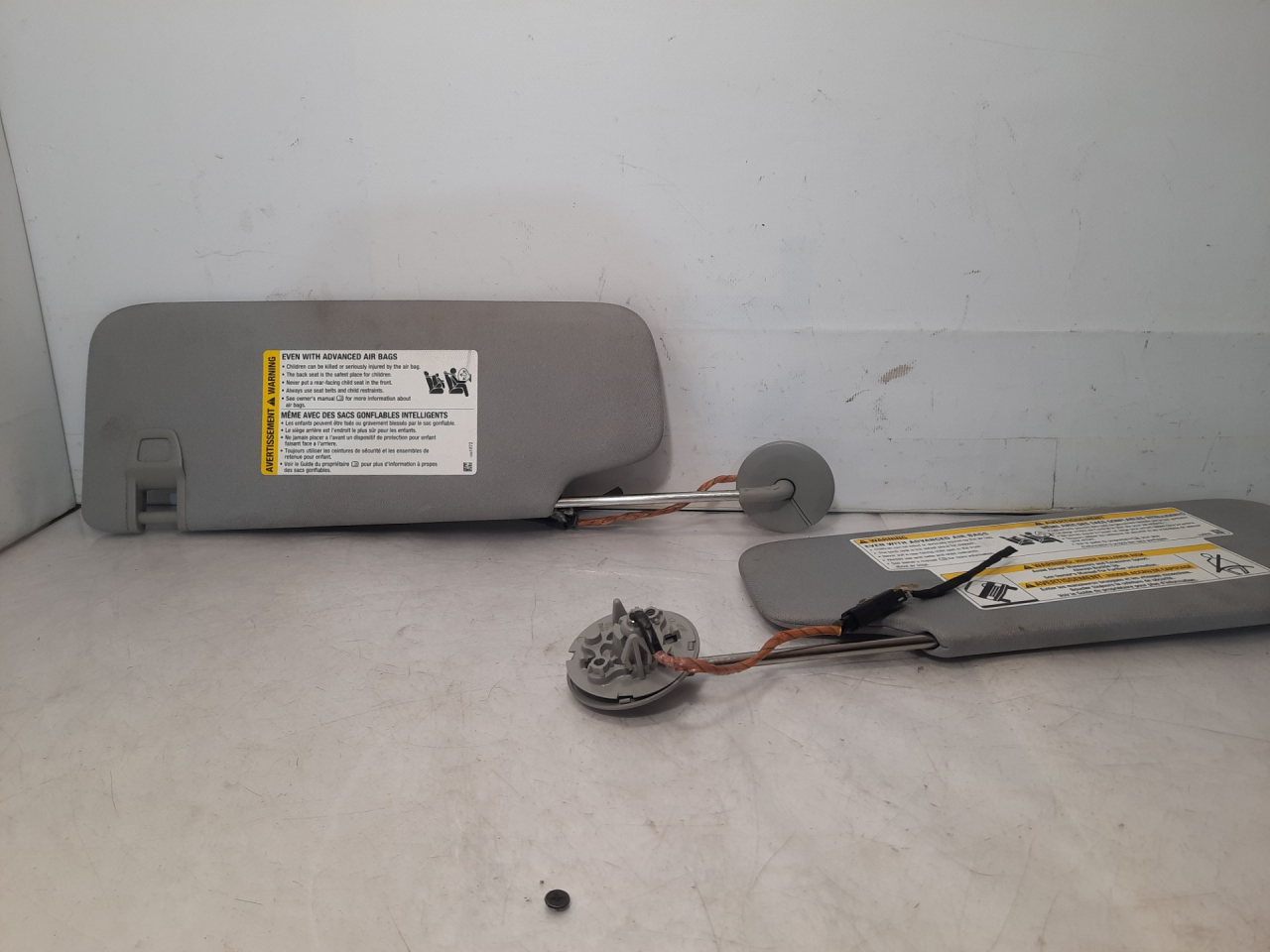 козырек солнцезащитный Chevrolet Equinox 3 поколение 2018, 1.5 л., бензин, АКПП, черный, внедорожник 5 дв., полный привод, 13591872 - фото №1