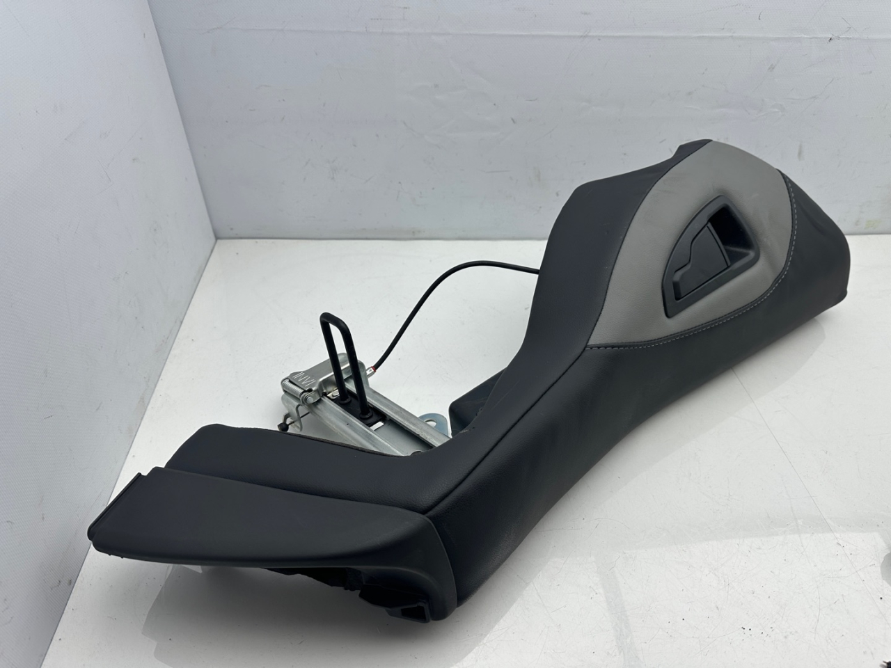 салон (комплект сидений) Subaru Outback 6 поколение 2020, 2.4 л., бензин, АКПП, серый, внедорожник 5 дв., полный привод, RBW701SM - фото №1