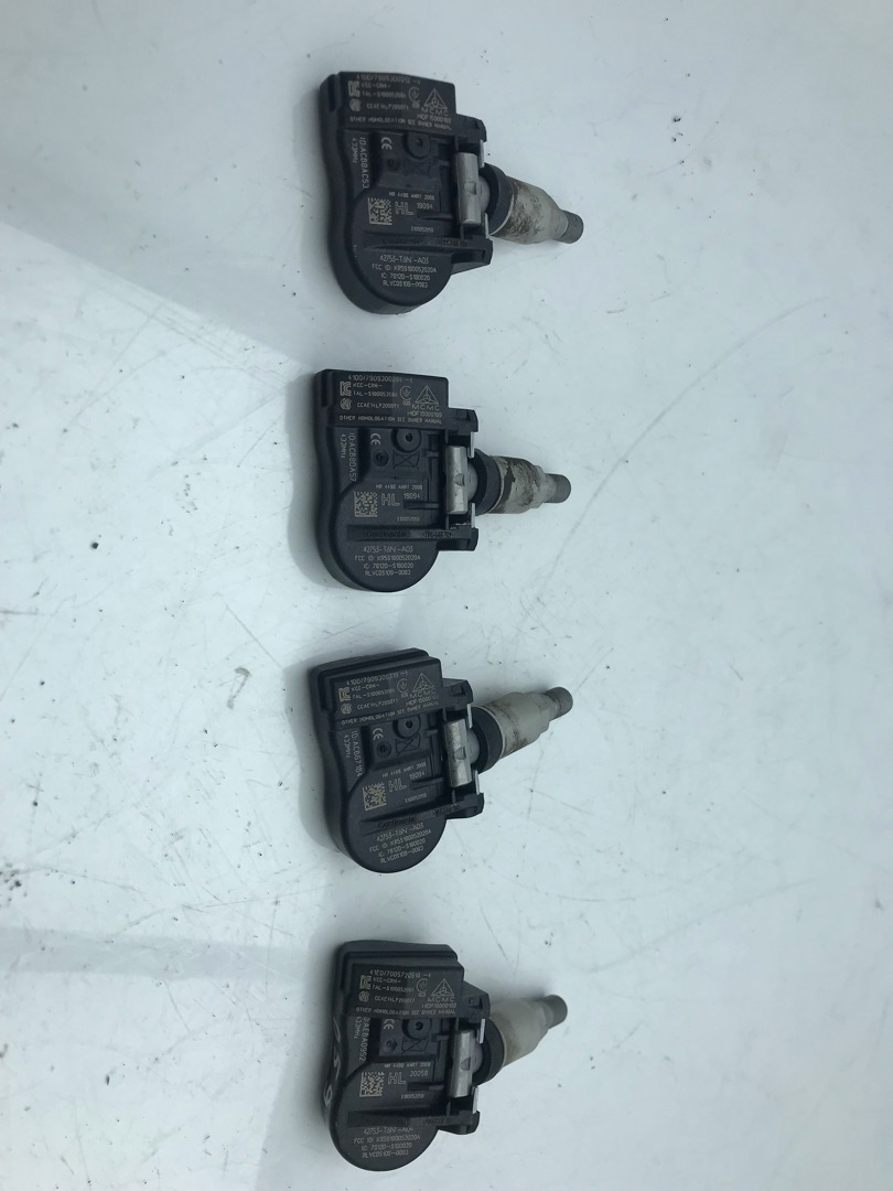 датчик давления в шине Acura RDX 3 поколение 2020, 2.0 л., бензин, АКПП, белый, внедорожник 5 дв., полный привод - фото №1