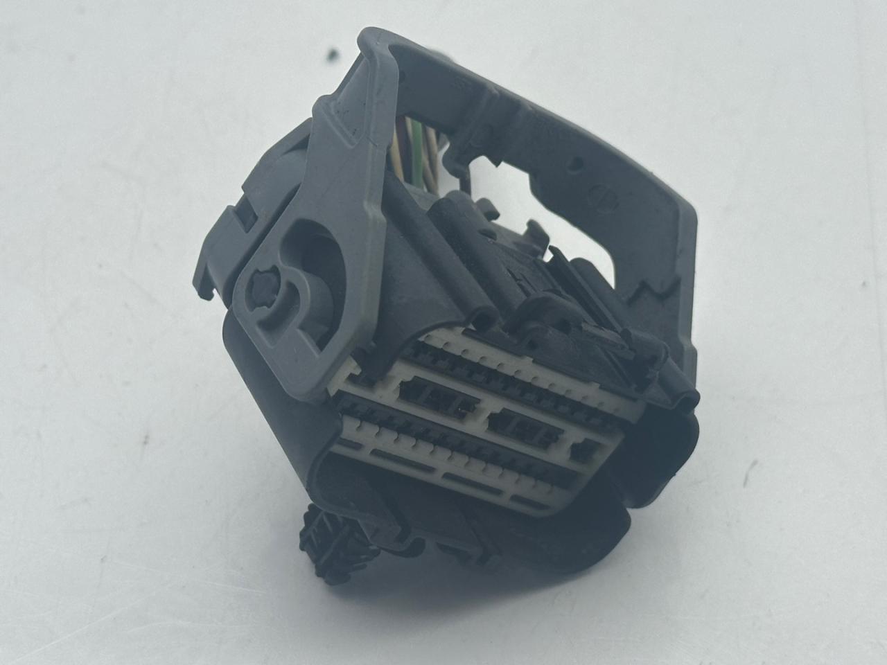 разъем (фишка) проводки Acura RDX 3 поколение 2020, 2.0 л., бензин, АКПП, белый, внедорожник 5 дв., полный привод - фото №1