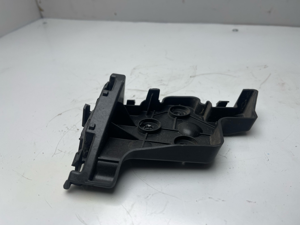 Крепление бампера заднего Chevrolet Equinox 3 поколение 2018, 1.5 л., бензин, АКПП, черный, внедорожник 5 дв., полный привод, 84162909 - фото №1