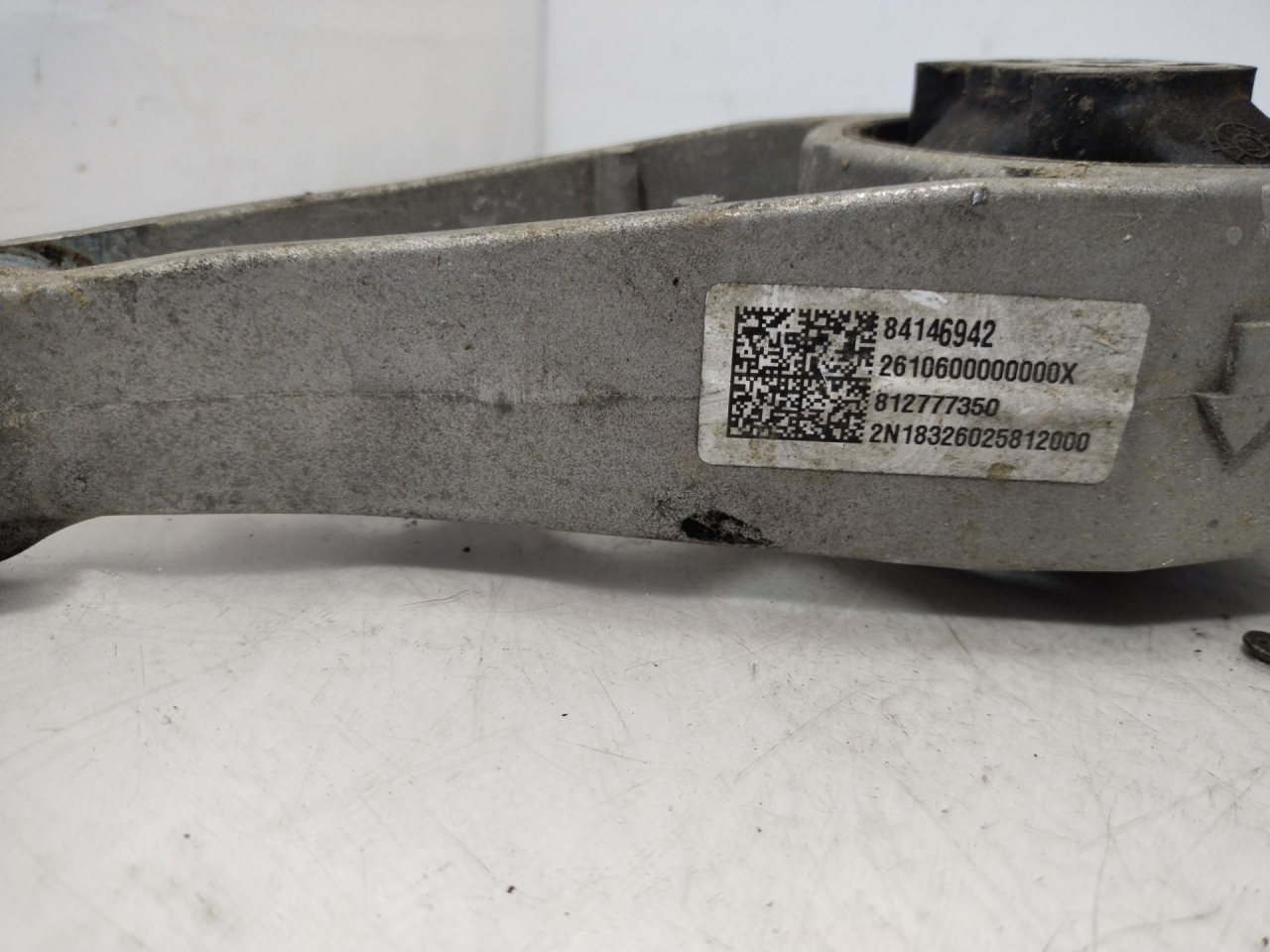 подушка крепления КПП Chevrolet Equinox 3 поколение 2019, 1.5 л., бензин, АКПП, белый, внедорожник 5 дв., передний привод, 84146942 - фото №1