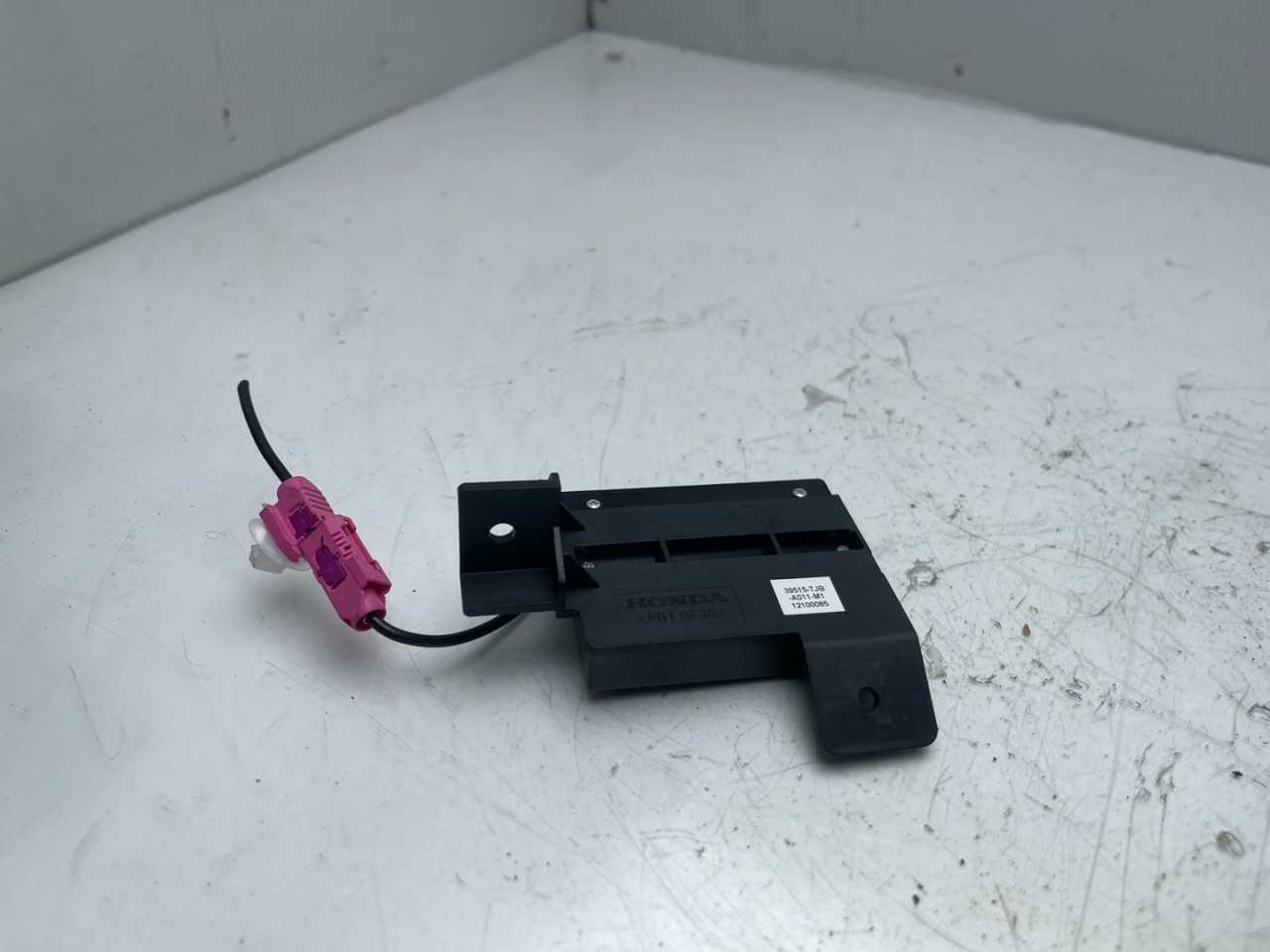 антенна Acura RDX 3 поколение 2020, 2.0 л., бензин, АКПП, черный, внедорожник 5 дв., полный привод, 39515-TJB-A011-M1 - фото №1