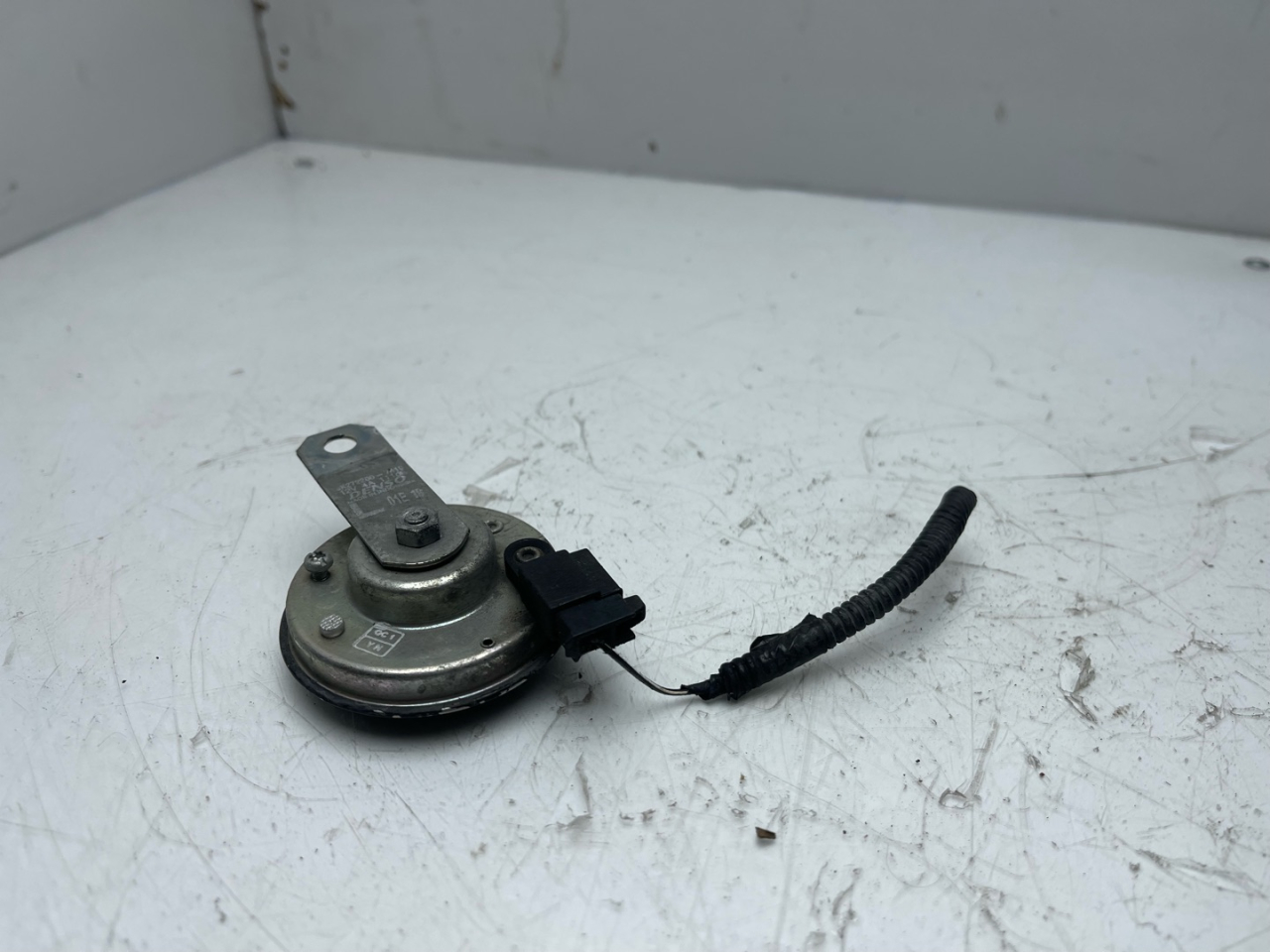 сигнал (клаксон) Subaru Outback 6 поколение 2021, 2.4 л., бензин, АКПП, синий, внедорожник 5 дв., полный привод, JK272200, JK2722007410 - фото №1