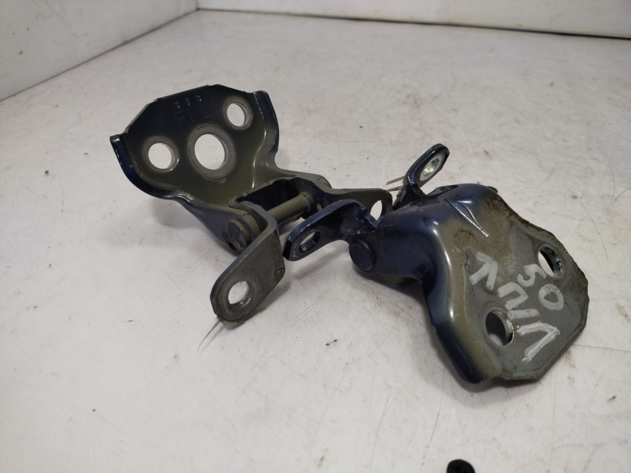 петля двери Subaru Outback 6 поколение 2021, 2.4 л., бензин, АКПП, синий, внедорожник 5 дв., полный привод - фото №1