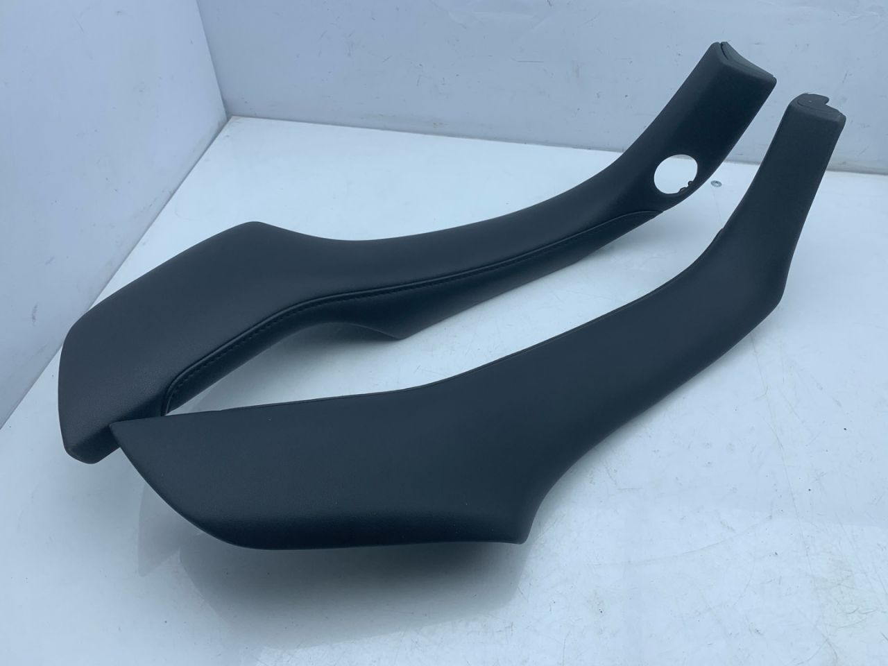 Декоративная накладка центральной консоли Acura RDX 3 поколение 2020, 2.0 л., бензин, АКПП, черный, внедорожник 5 дв., полный привод, 83402TJBA0, 83403TJBA0, 83420-TJB-A01ZD, 83403-TJB-A01ZD - фото №1